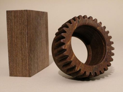 Materiale composito ottenuto da legno impregnato