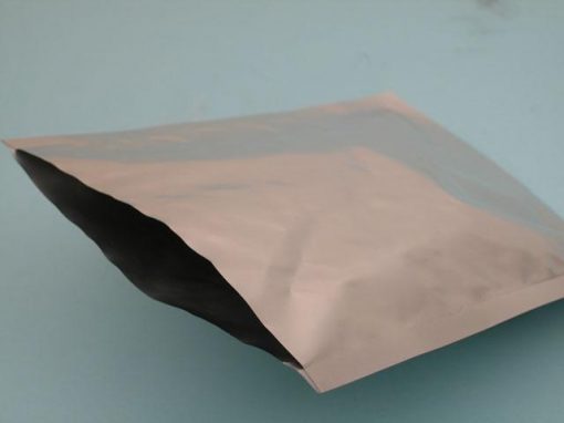 Laminato composito a tre strati