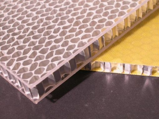 Pannello composito con anima alveolare in alluminio