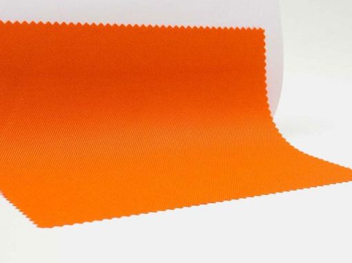 Materiale ottenuto accoppiando una membrana in poliuretano con un tessuto