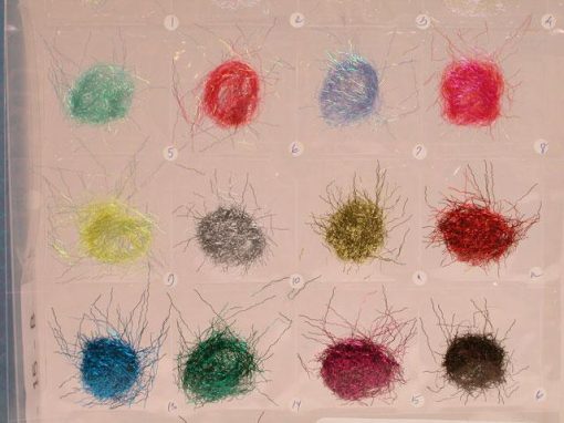 Fibre sintetiche iridescenti e metallizzate