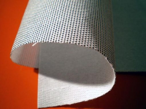 Tessuto con trama in fili elastomerici