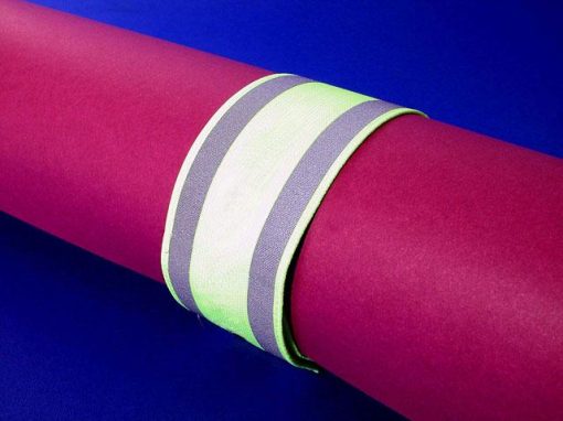 Materiale riflettente in polimero e microprismi