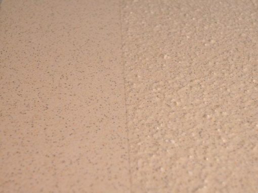Rivestimento di sicurezza per pavimenti di natura polimerica